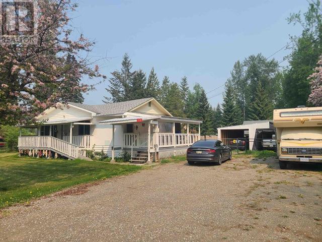 1738 Maple Drive, House detached with 4 bedrooms, 2 bathrooms and null parking in Cariboo A BC | Image 3