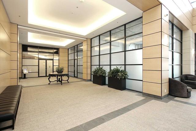 804 - 2910 Highway 7 Rd, Condo with 3 bedrooms, 2 bathrooms and 1 parking in Vaughan ON | Image 17