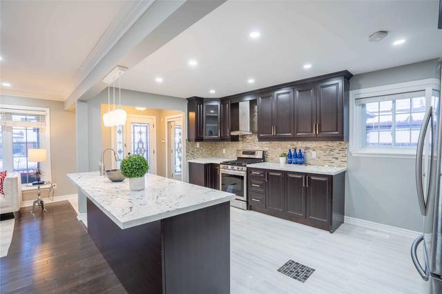 79 Wickson Tr, House detached with 3 bedrooms, 4 bathrooms and 4 parking in Toronto ON | Image 6