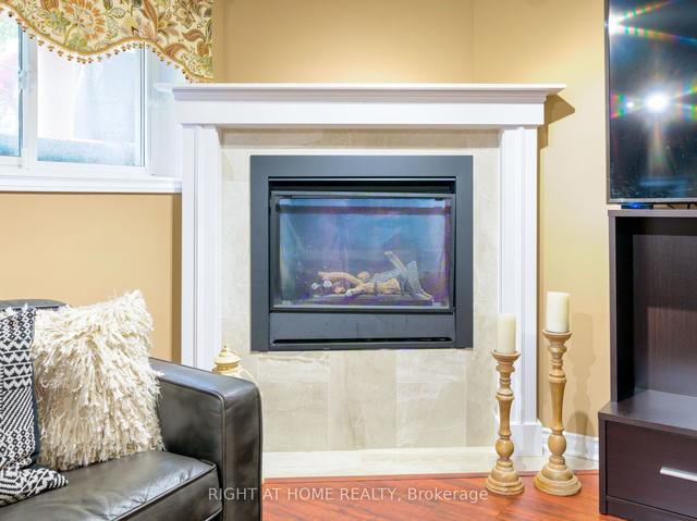 39 Rogers Rd, House detached with 3 bedrooms, 3 bathrooms and 3 parking in Toronto ON | Image 28