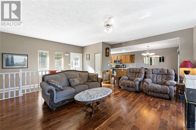 1636 Easy Way, House detached with 3 bedrooms, 2 bathrooms and 6 parking in Nanaimo F BC | Card Image