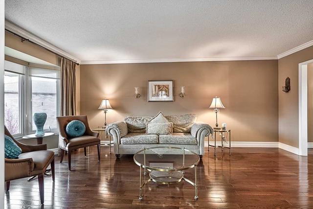 16 Neville Cres, House detached with 4 bedrooms, 3 bathrooms and 4 parking in Brampton ON | Image 5