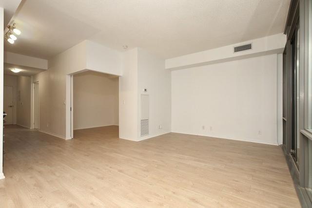 401 - 832 Bay St, Condo with 1 bedrooms, 1 bathrooms and 0 parking in Toronto ON | Image 17