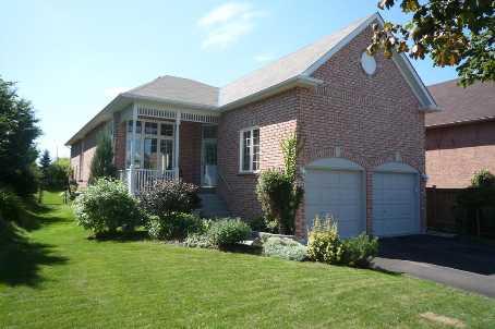 530 Brookstone Pl, House detached with 2 bedrooms, 3 bathrooms and 4 parking in Newmarket ON | Image 1