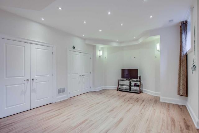 332 Horsham Ave, House detached with 5 bedrooms, 7 bathrooms and 3 parking in Toronto ON | Image 17