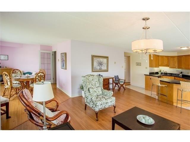205 - 3364 Montrose Rd, Condo with 2 bedrooms, 1 bathrooms and 1 parking in Niagara Falls ON | Image 2