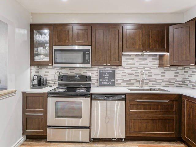 2 - 750 Burnhamthorpe Rd E, Townhouse with 3 bedrooms, 3 bathrooms and 2 parking in Mississauga ON | Image 25