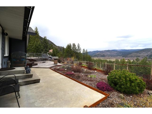 3295 Eagle Ridge Road, House detached with 4 bedrooms, 3 bathrooms and null parking in Kootenay Boundary D BC | Image 2