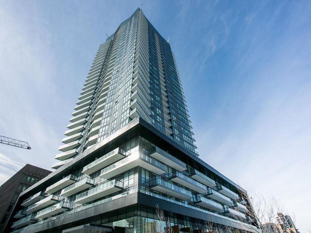 Th 12 - 30 Roehampton Ave, Condo with 1 bedrooms, 2 bathrooms and 1 parking in Toronto ON | Image 2