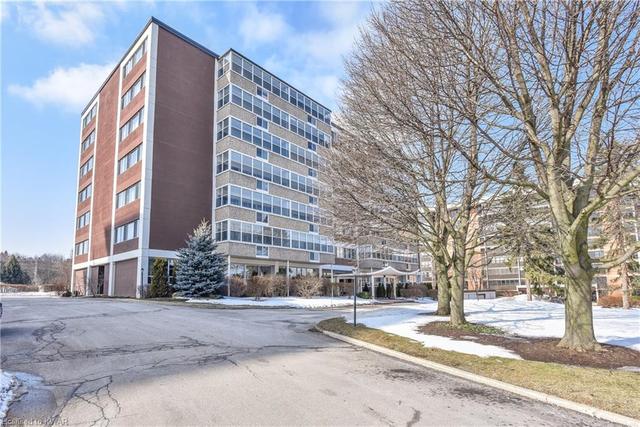 201 - 45 Westmount Road N, House attached with 1 bedrooms, 1 bathrooms and 1 parking in Waterloo ON | Image 3