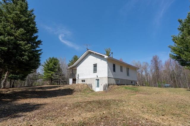864 County Road 19 Road, House detached with 2 bedrooms, 1 bathrooms and 8 parking in Alfred and Plantagenet ON | Image 4
