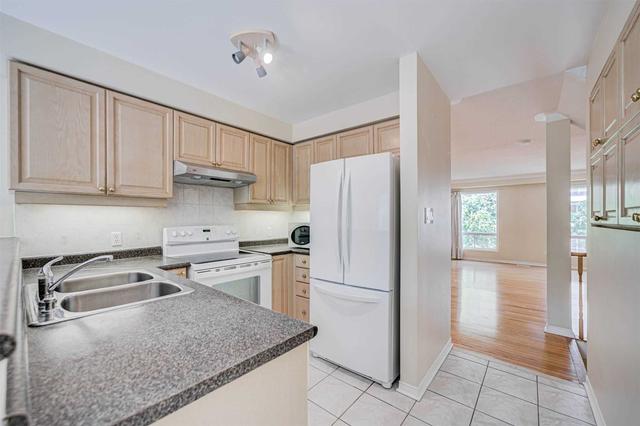 47 Vanity Cres, House attached with 3 bedrooms, 3 bathrooms and 2 parking in Richmond Hill ON | Image 9