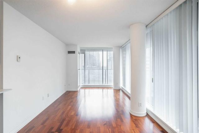 1026 - 111 Elizabeth St, Condo with 1 bedrooms, 1 bathrooms and 1 parking in Toronto ON | Image 7