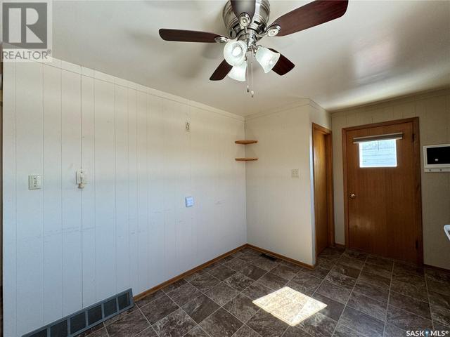 409 5th Avenue W, House detached with 2 bedrooms, 1 bathrooms and null parking in Biggar SK | Image 3