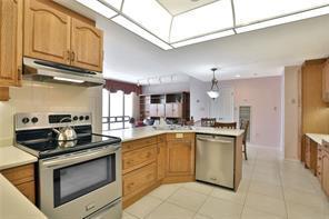 Ph 3 - 2170 Marine Dr, Condo with 2 bedrooms, 3 bathrooms and 4 parking in Oakville ON | Image 13