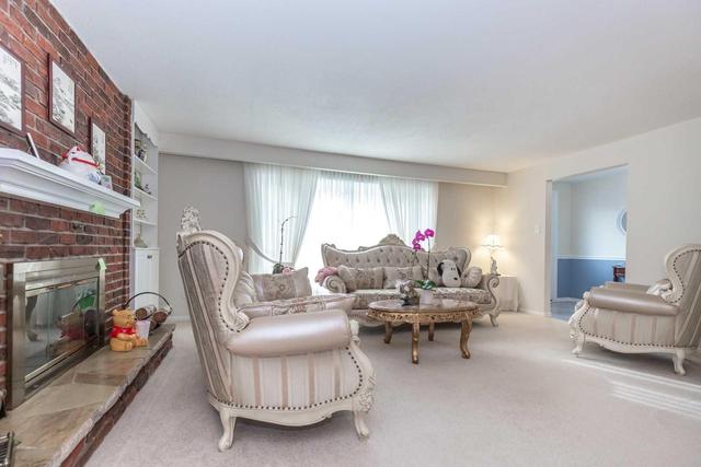 10 Lewin Cres, House detached with 3 bedrooms, 2 bathrooms and 2 parking in Ajax ON | Image 7