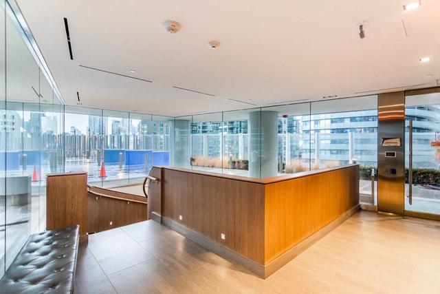 2005 - 10 York St, Condo with 2 bedrooms, 2 bathrooms and 1 parking in Toronto ON | Image 14