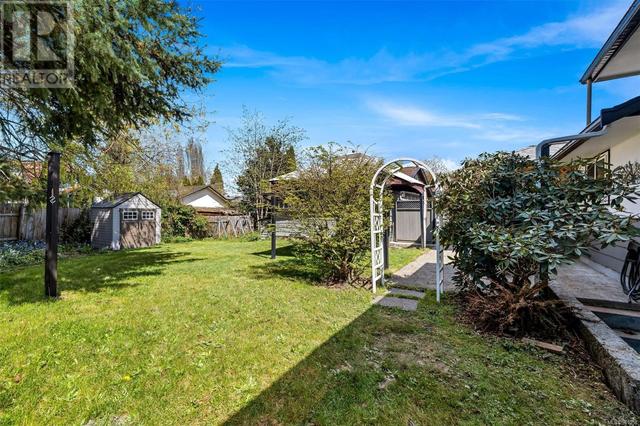 733 Castle St, House detached with 3 bedrooms, 2 bathrooms and 1 parking in Duncan BC | Image 34