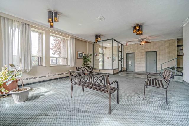 706 - 825 Kennedy Rd, Condo with 2 bedrooms, 1 bathrooms and 1 parking in Toronto ON | Image 4