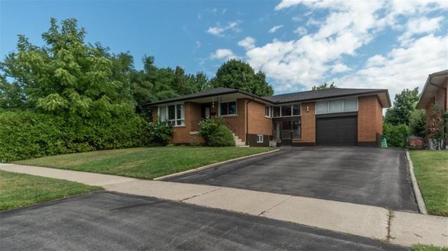 1407 Charles Drive, House detached with 5 bedrooms, 2 bathrooms and 6 parking in Burlington ON | Image 2