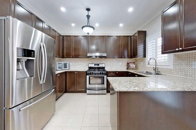 92 Laval St, House attached with 3 bedrooms, 3 bathrooms and 3 parking in Vaughan ON | Image 2