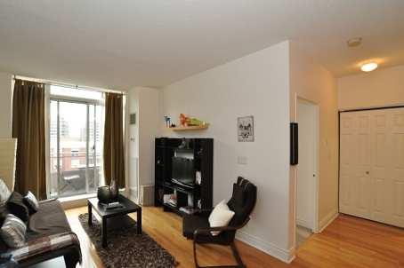 up 2 - 245 Davisville Ave, Condo with 1 bedrooms, 1 bathrooms and 1 parking in Toronto ON | Image 3