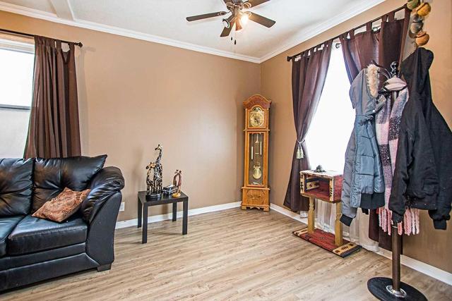 104 Park Rd S, House detached with 2 bedrooms, 1 bathrooms and 2 parking in Oshawa ON | Image 4