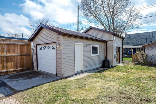 471 King George St, House detached with 2 bedrooms, 2 bathrooms and 4 parking in Peterborough ON | Image 14