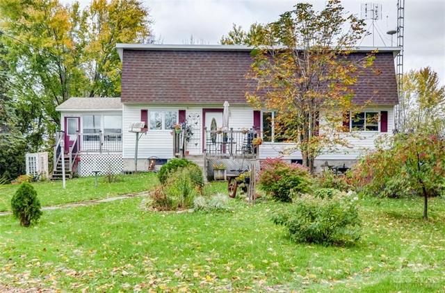 11590 Levere Road, House detached with 3 bedrooms, 2 bathrooms and 6 parking in North Dundas ON | Image 1