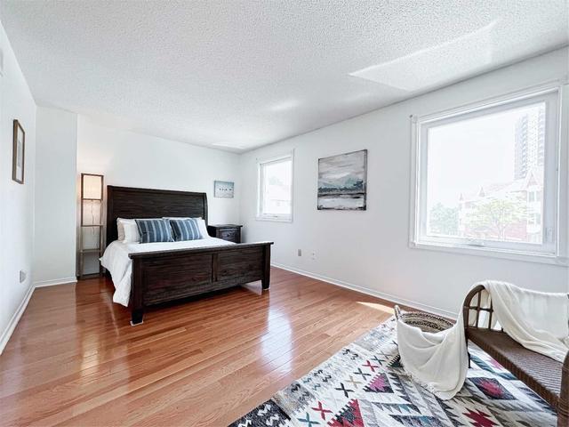 22 - 10 Cardwell Ave, Townhouse with 3 bedrooms, 4 bathrooms and 2 parking in Toronto ON | Image 9
