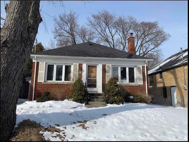 80 Avondale Ave, House detached with 3 bedrooms, 2 bathrooms and 4 parking in Toronto ON | Image 3