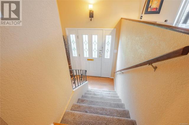 589 Kay St, House detached with 4 bedrooms, 2 bathrooms and 6 parking in Saanich BC | Image 22