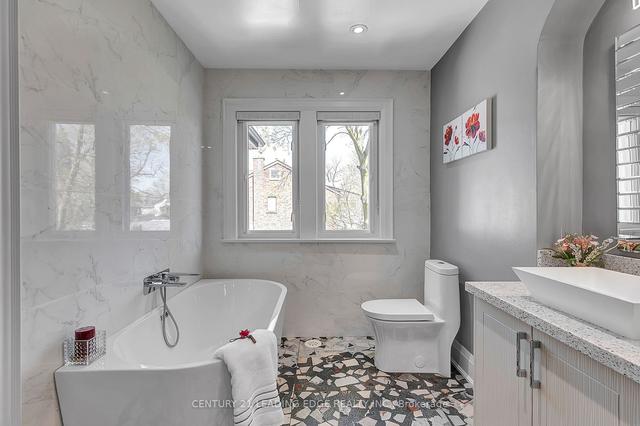 122 Lawrence Ave E, House detached with 3 bedrooms, 3 bathrooms and 5 parking in Toronto ON | Image 10