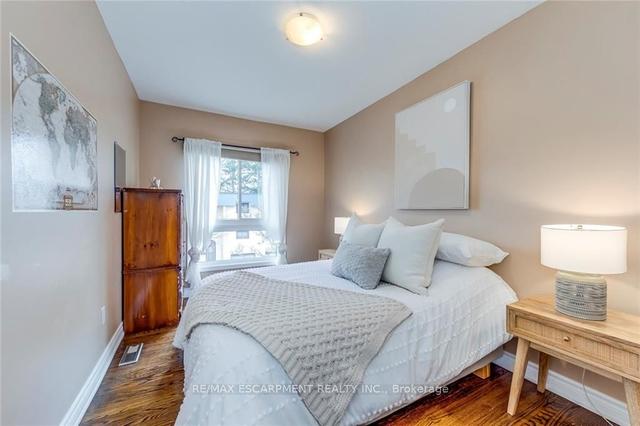 629 Francis Rd, Townhouse with 3 bedrooms, 2 bathrooms and 1 parking in Burlington ON | Image 24