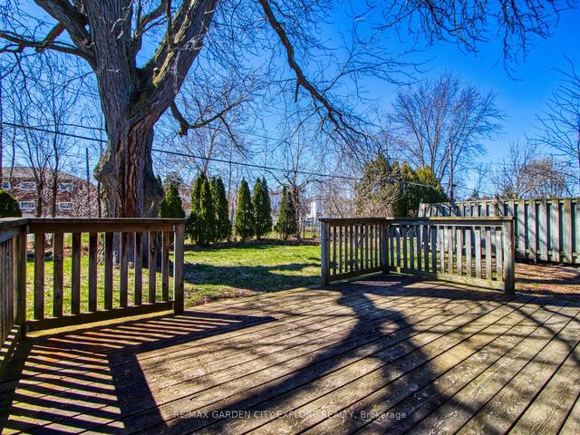 12 Wakil Dr, House detached with 6 bedrooms, 2 bathrooms and 5 parking in St. Catharines ON | Image 30