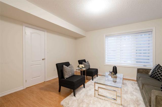 29 Shiff Cres, House attached with 3 bedrooms, 3 bathrooms and 3 parking in Brampton ON | Image 19
