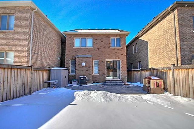 27 Roth St, House detached with 4 bedrooms, 3 bathrooms and 3 parking in Aurora ON | Image 26