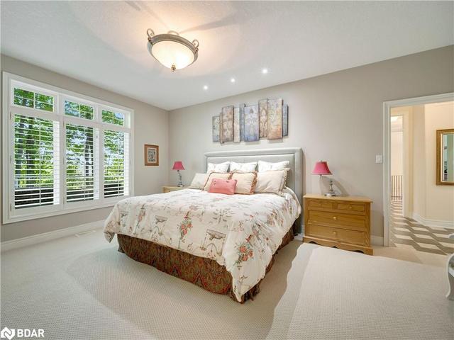 11 Hogan Court, House detached with 2 bedrooms, 3 bathrooms and 6 parking in Barrie ON | Image 11