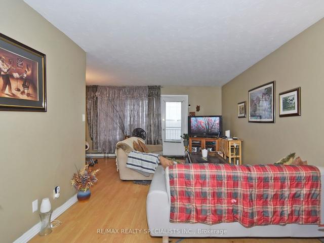 204 - 5877 Bathurst St, Townhouse with 2 bedrooms, 1 bathrooms and 1 parking in Toronto ON | Image 3