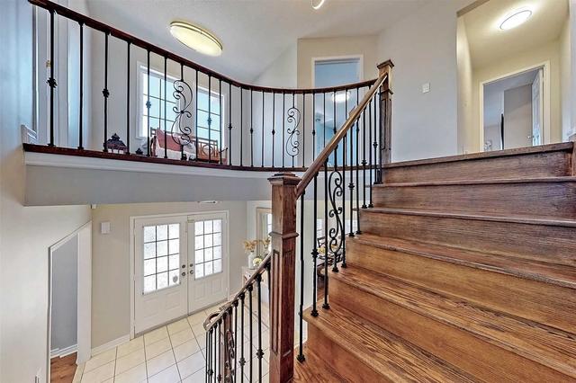 3912 Mcdowell Dr, House semidetached with 4 bedrooms, 4 bathrooms and 3 parking in Mississauga ON | Image 9