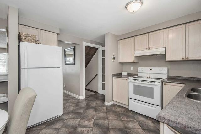 506 Hyannis Crt, House semidetached with 3 bedrooms, 2 bathrooms and 2 parking in Cambridge ON | Image 4