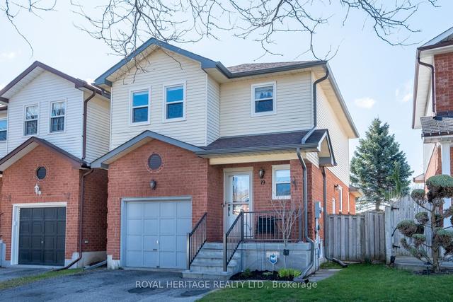 19 Turnberry Cres, House detached with 3 bedrooms, 3 bathrooms and 5 parking in Clarington ON | Image 1