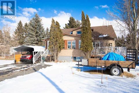 4817 46 Street, House detached with 5 bedrooms, 3 bathrooms and 2 parking in Ponoka AB | Card Image