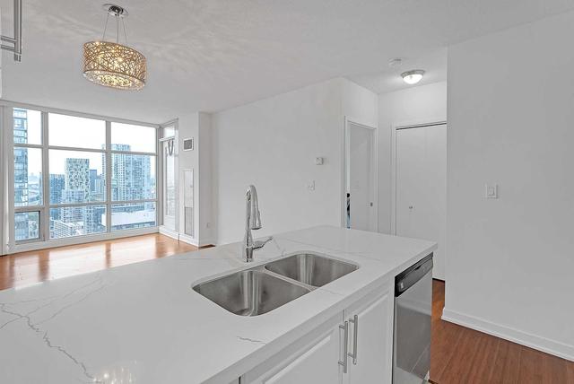 3802 - 10 Navy Wharf Crct, Condo with 1 bedrooms, 1 bathrooms and 1 parking in Toronto ON | Image 2