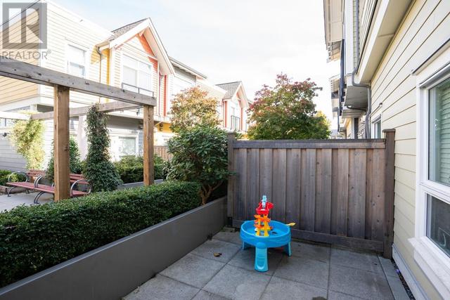 4897 47a Avenue, House attached with 3 bedrooms, 3 bathrooms and 2 parking in Delta BC | Image 11