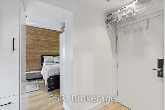 2402 - 1 King St W, Condo with 0 bedrooms, 1 bathrooms and 0 parking in Toronto ON | Image 2