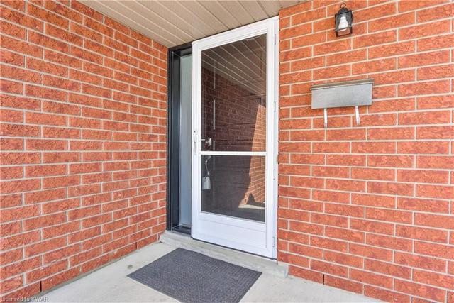 585 Chesapeake Crescent, House detached with 3 bedrooms, 2 bathrooms and 3 parking in Waterloo ON | Image 5