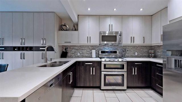 57 Peter Andrew Cres, House detached with 3 bedrooms, 4 bathrooms and 4 parking in Vaughan ON | Image 5