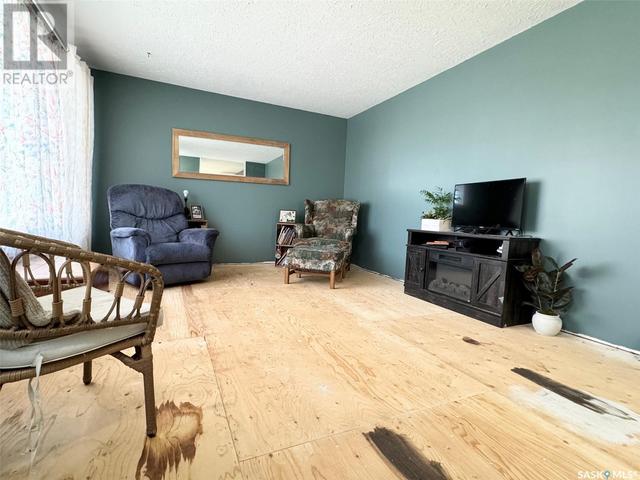 62 28th Street, House detached with 5 bedrooms, 3 bathrooms and null parking in Battleford SK | Image 9