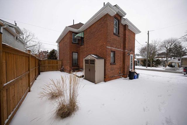 193 Chatham St, House detached with 5 bedrooms, 2 bathrooms and 1 parking in Brantford ON | Image 9